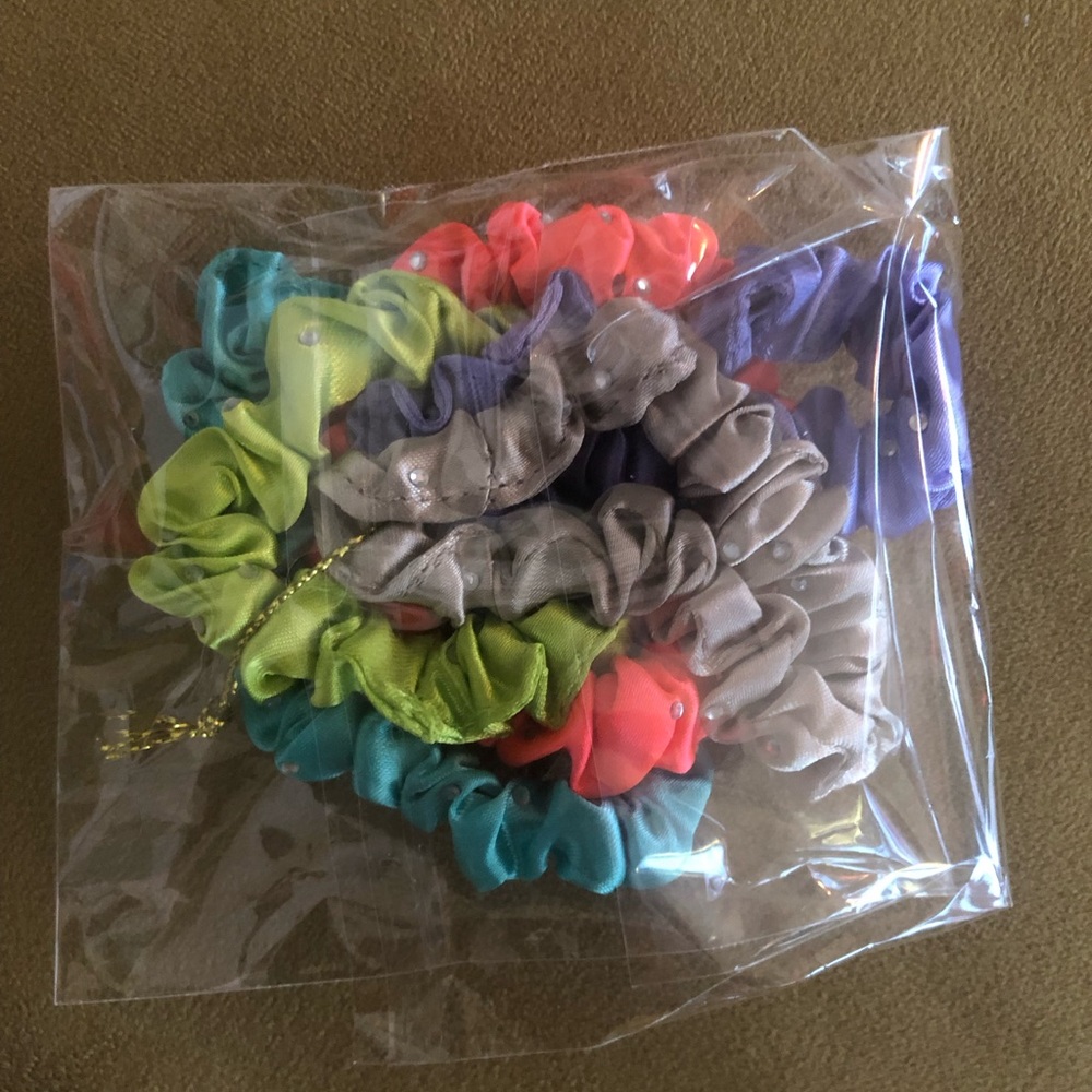 Natural Life scrunchie set
